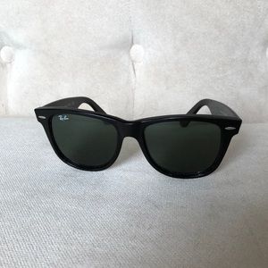 Ray Ban wayfarer black sunglasses with case